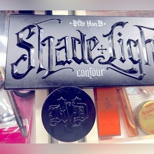 KVD contour pallet and Lock it finishing powder in peach